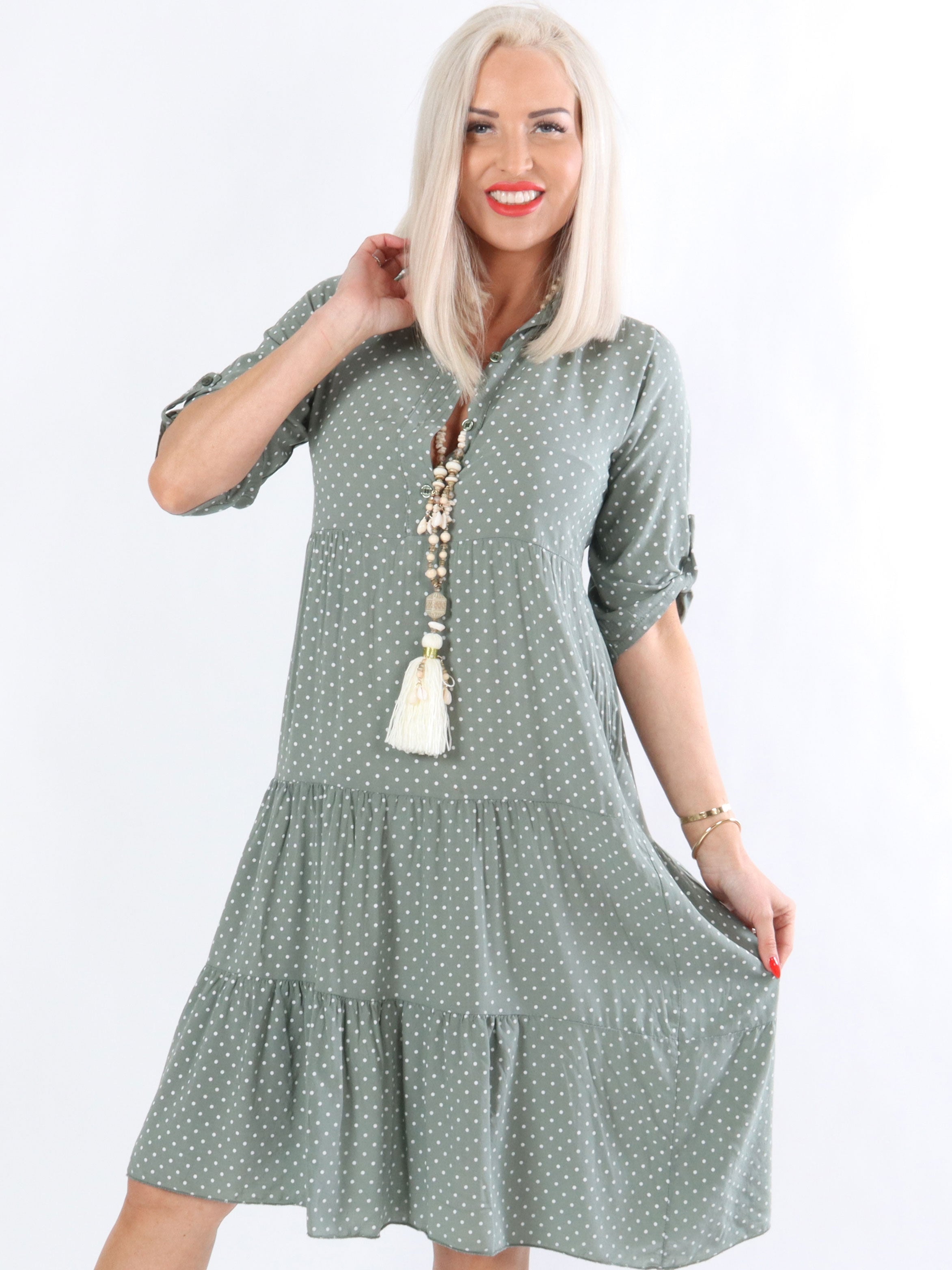 Linnet - Klänning med prickar i lager på lager-look